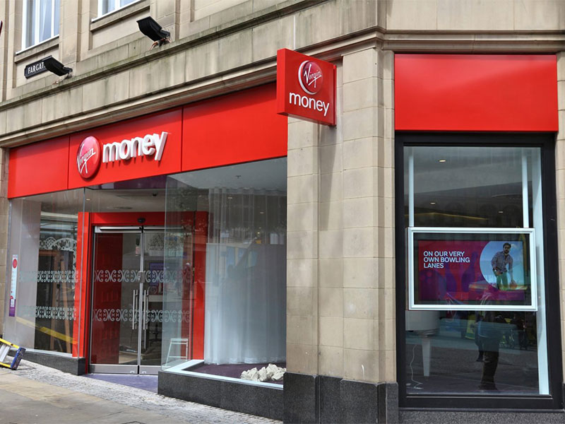 ريشارد برانسون ينافس: فيرجن موني تعرض أميالا جوية كفائدة على حسابات التوفير